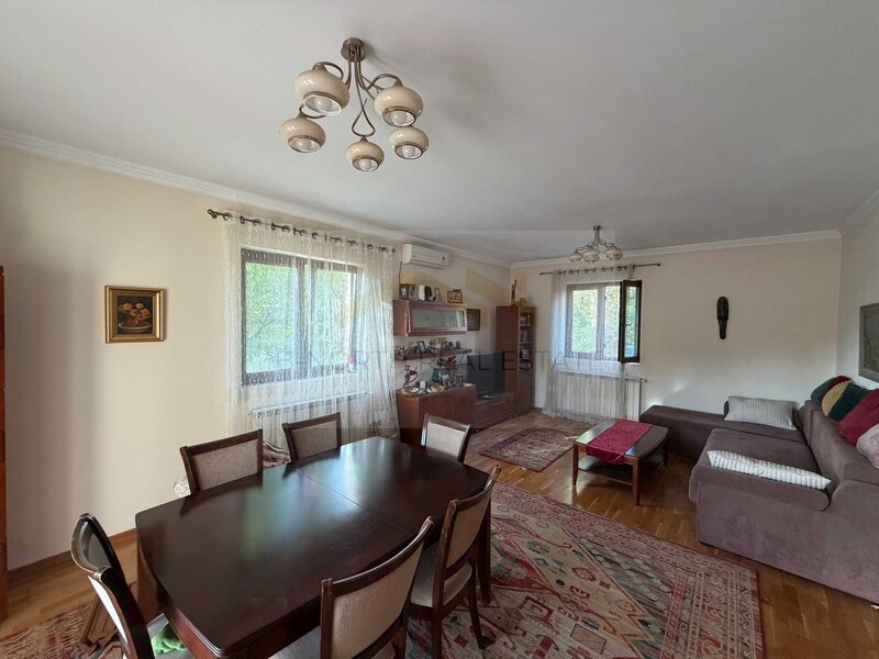 Casa / vila de inchiriat, comuna Berceni, 350 mp utili, curte 400 mp
