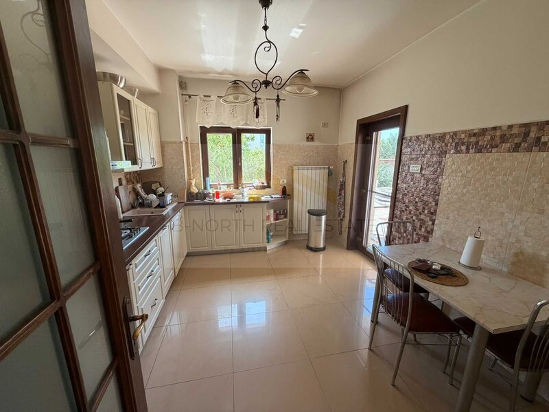 Casa / vila de inchiriat, comuna Berceni, 350 mp utili, curte 400 mp