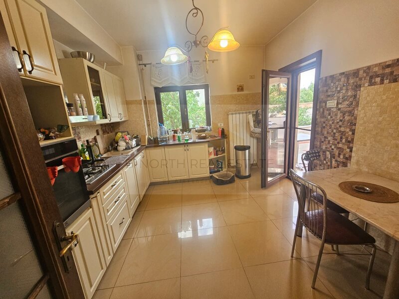 Casa / vila de inchiriat, comuna Berceni, 350 mp utili, curte 400 mp